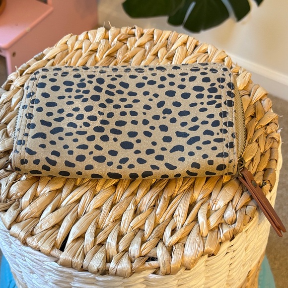 Leopard Print Wallet - Universal Thread - Picture 2 of 4